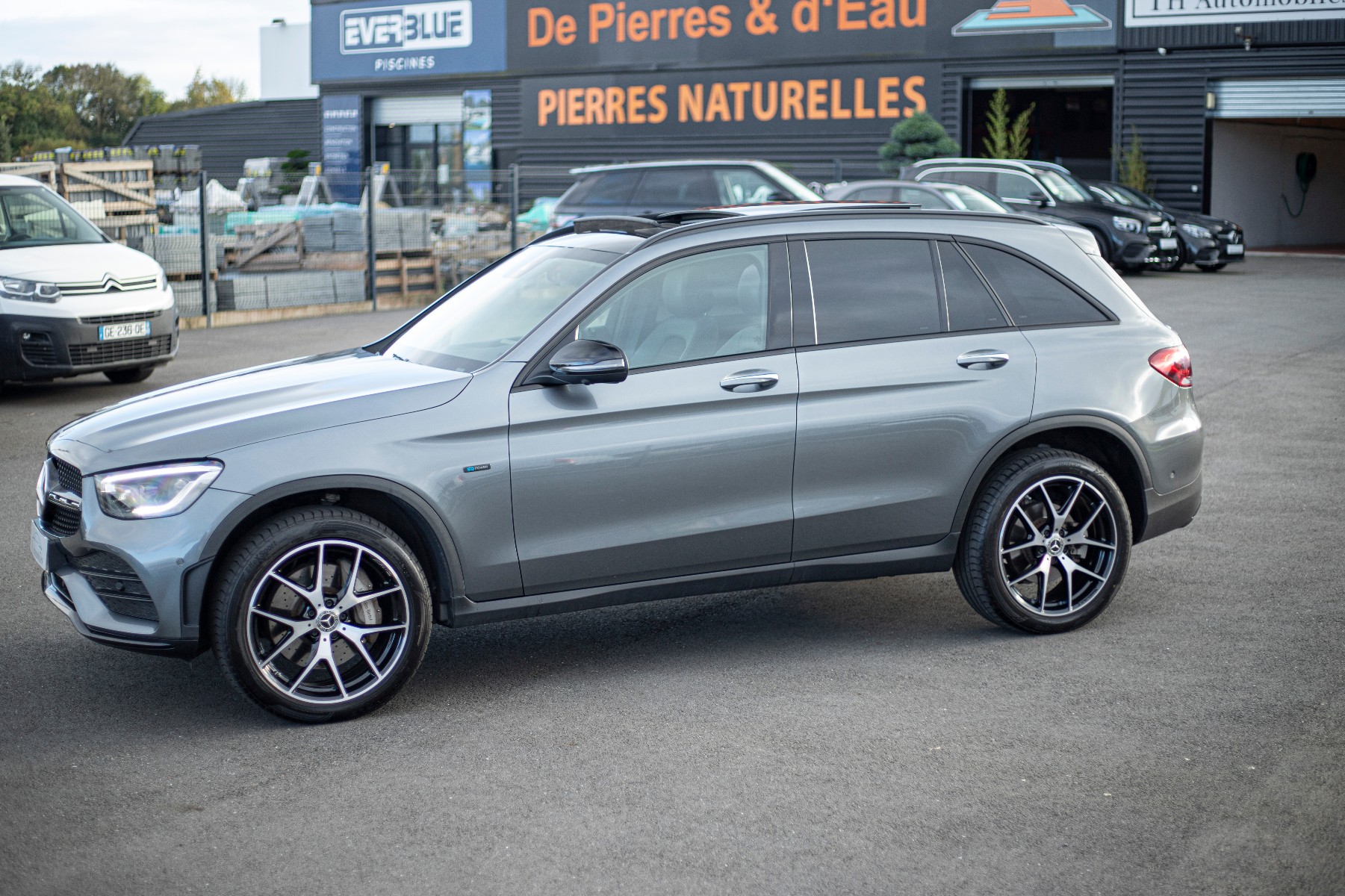 MERCEDES GLC (2) 2.0 300 DE 4MATIC AMG LINE 9G-TRONIC