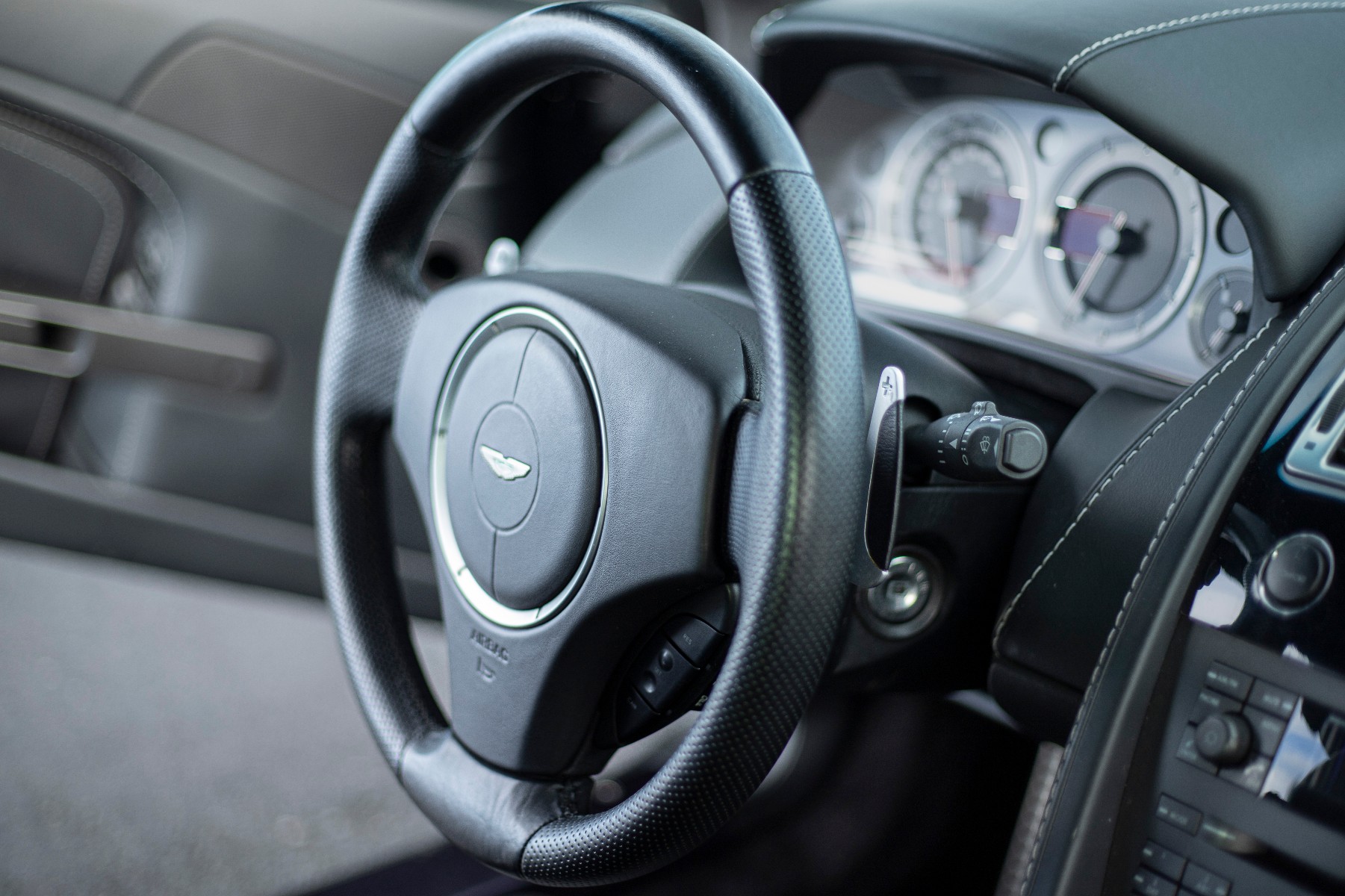 ASTON MARTIN VANTAGE - COUPE V8 SEQUENTIELLE